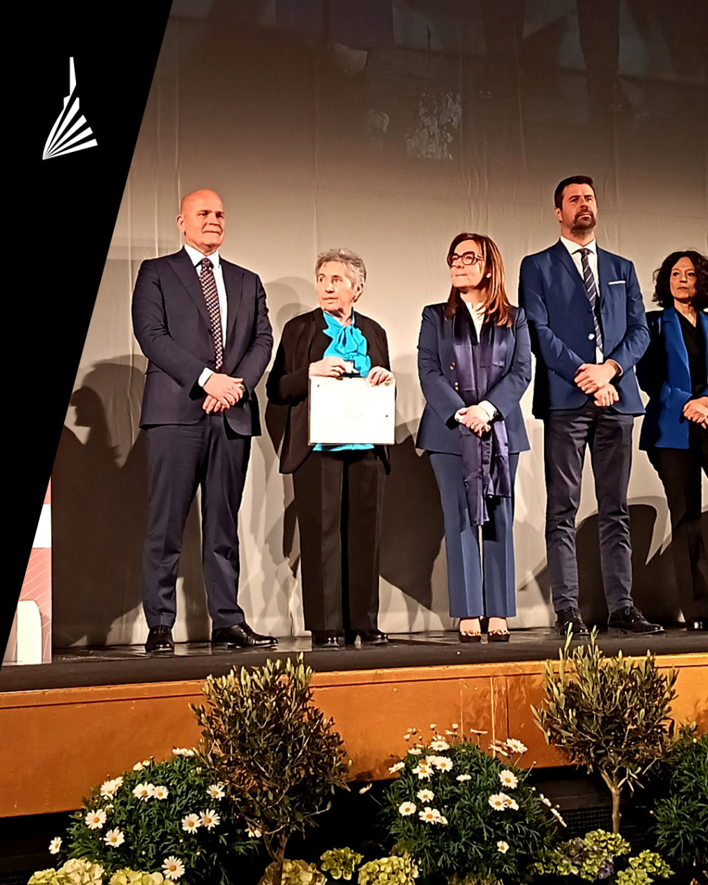 Fedeltà al lavoro, premiata la storica tabaccaia di Chivasso