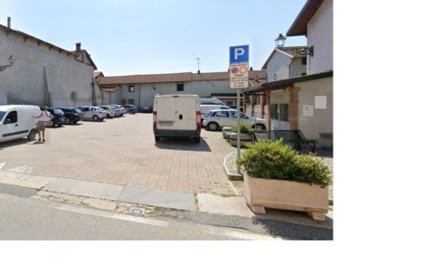 Via libera all’acquisto della casa: al suo posto parcheggi e area verde