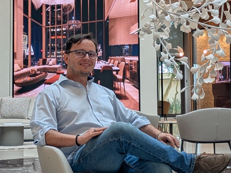 Scie nel cielo e boati: la notte infinita di un chivassese sotto l’attacco a Dubai