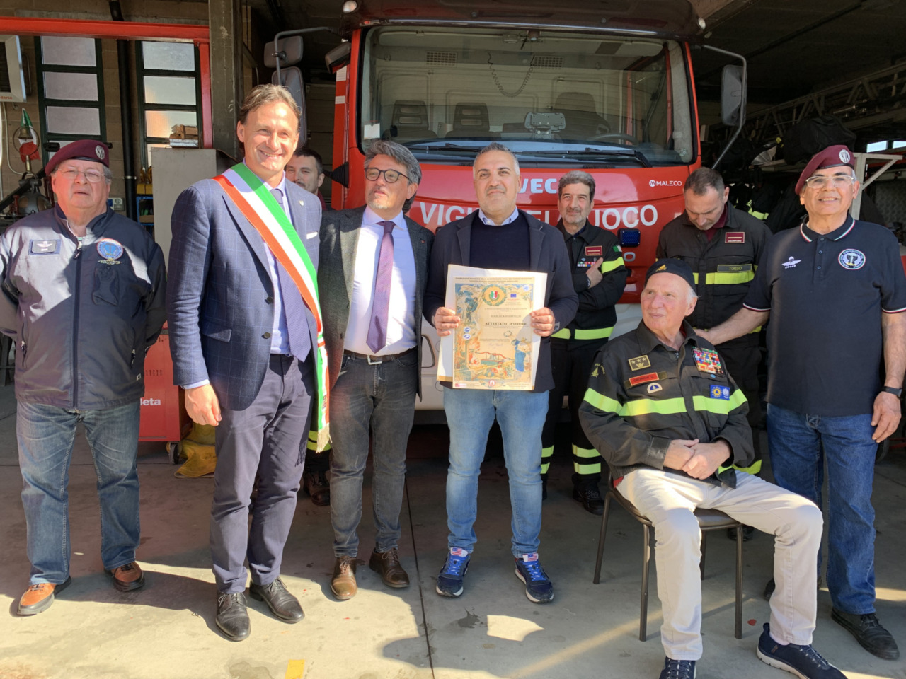 Salvò bimbo in piscina, premiato infermiere eroe