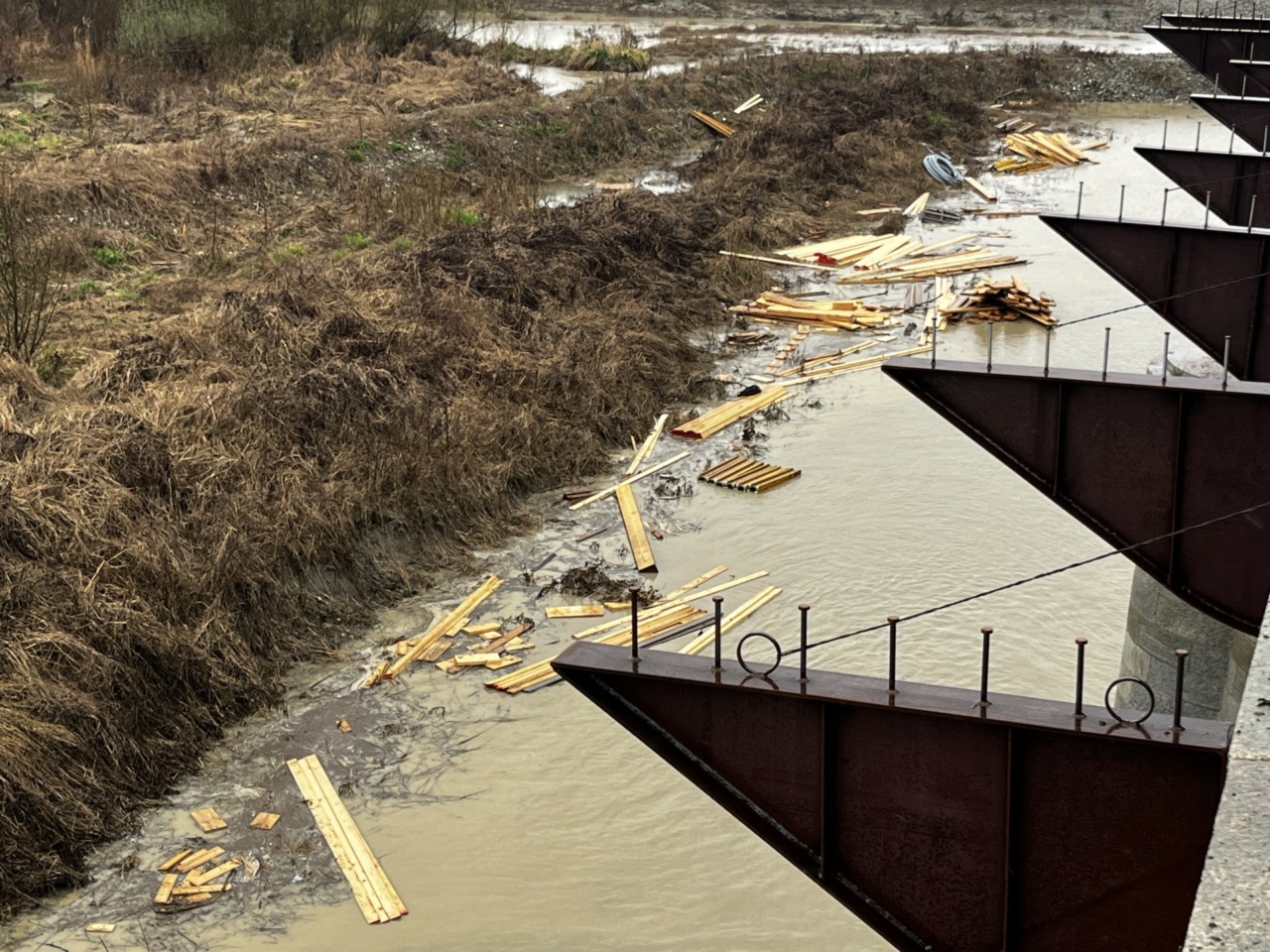 Maltempo, danneggiato il cantiere del ponte di Verrua LE FOTO