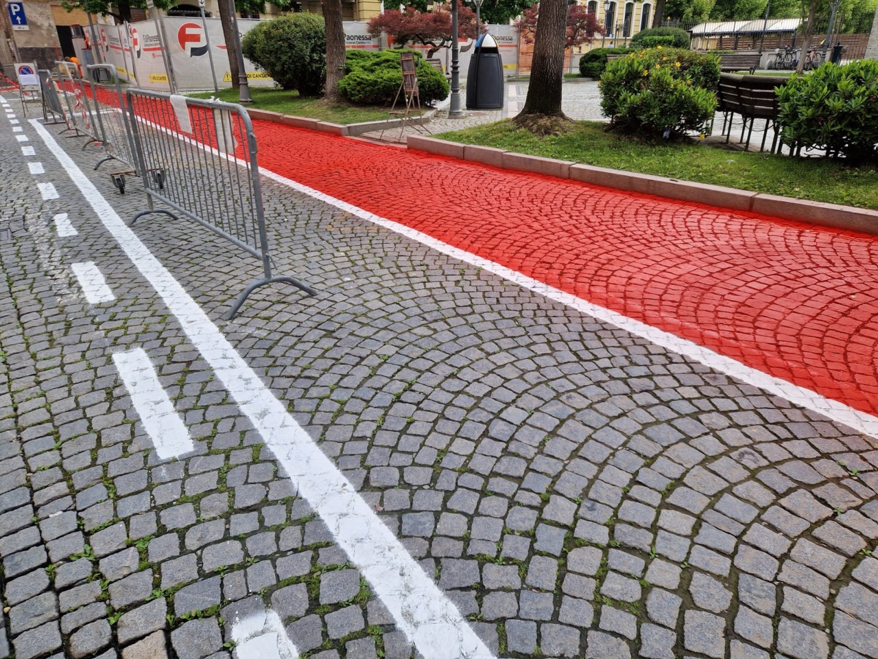 Cigliano, scontro politico sul Red Carpet in Piazza Martiri