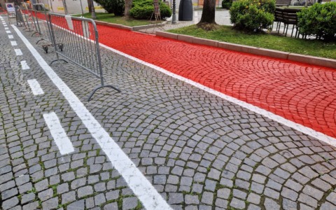 Cigliano, scontro politico sul Red Carpet in Piazza Martiri