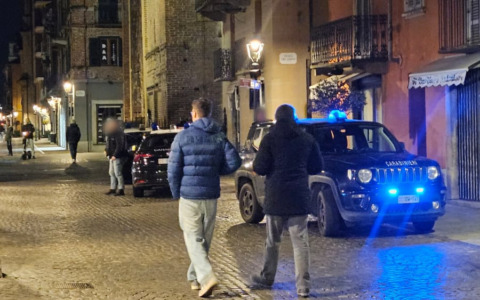 Gambizzato in piazza, c’è un pazzo ancora in libertà