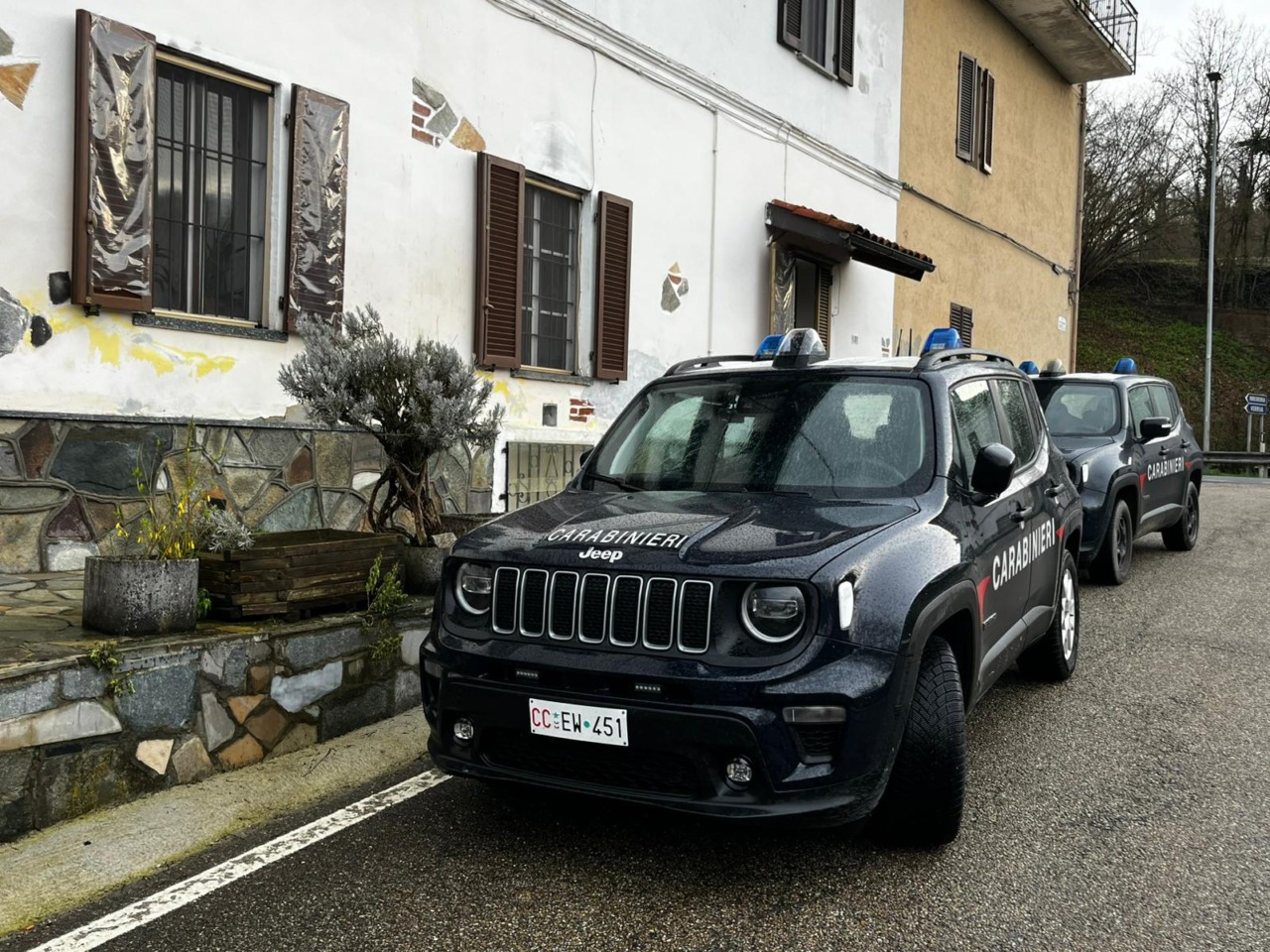 Ruba uno smartphone in tabaccheria: preso