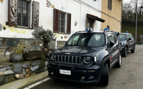 Ruba uno smartphone in tabaccheria: preso