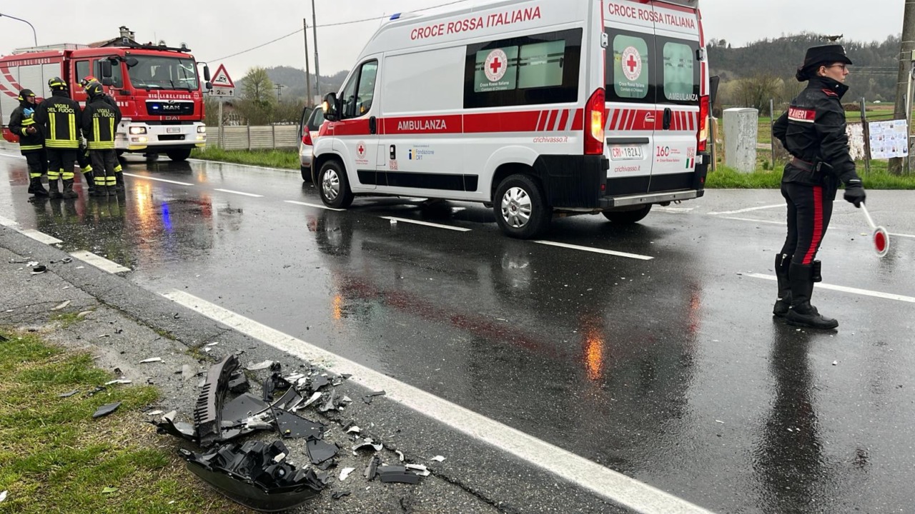 Scontro mortale tra due auto sulla 590: vittima un ottantenne