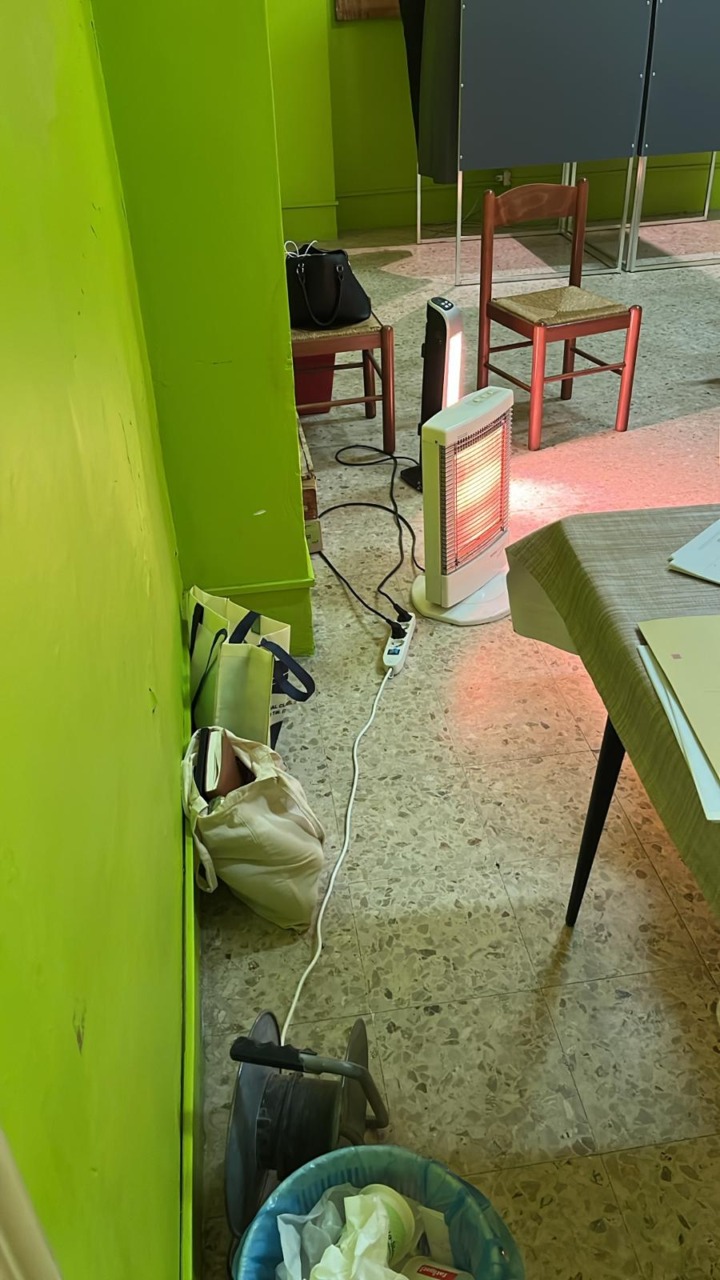 Seggio al gelo, scrutatori senza stufetta fino al pomeriggio