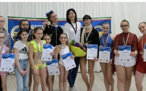 Pole dance, pioggia di medaglie per l’Asd Vitality