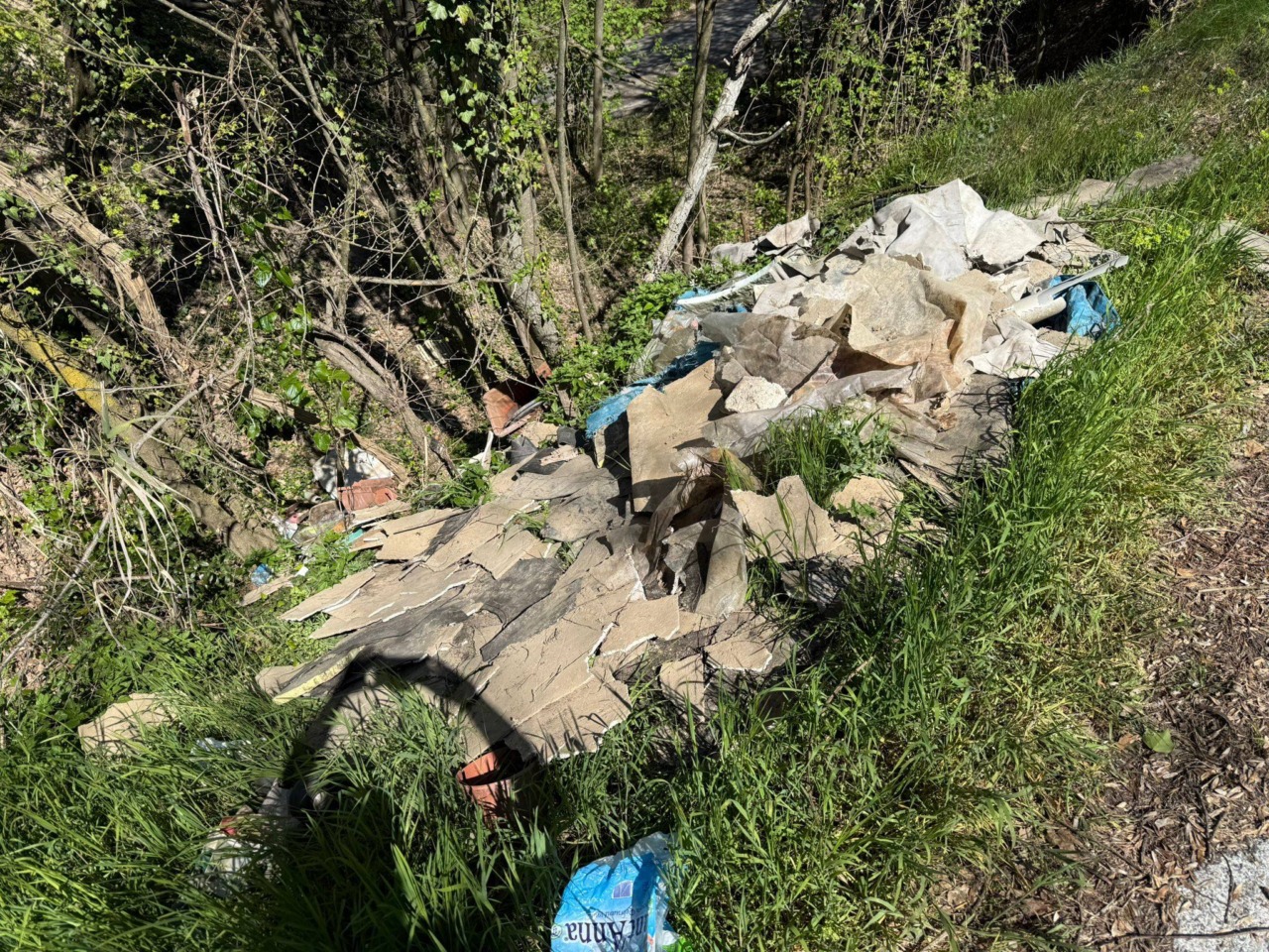 Discarica abusiva sulle colline di Monteu da Po