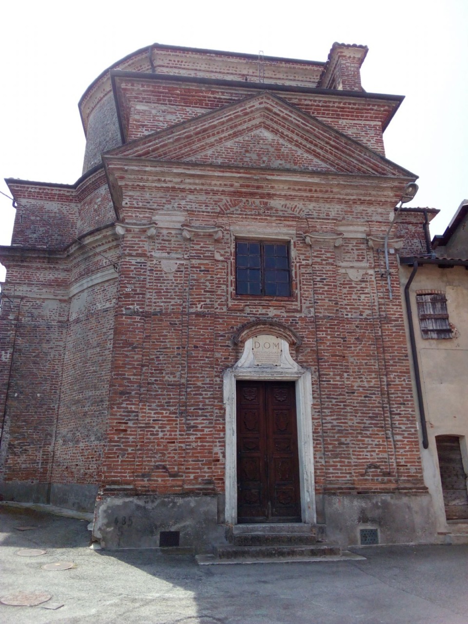 Botti sul sagrato della chiesa, identificate le auto coinvolte