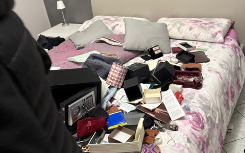 Allarme in via Di Nanni: furti in pieno giorno senza scasso