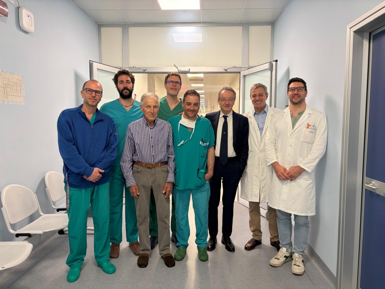 Due valvole riparate con un unico accesso a cuore battente