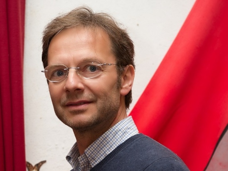 Pissinis lascia, subentra Morzone