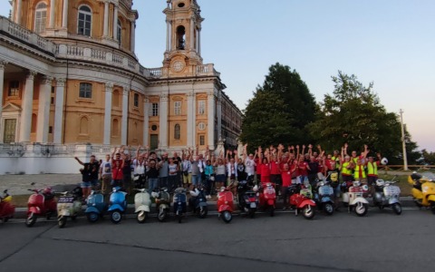 Al via il 1° Raduno Internazionale della Vespa: l’arte scende in piazza per sostenere FARO SAMCO