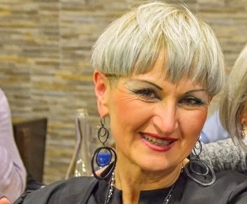 Addio Simona, stimata parrucchiera solare e con il sorriso