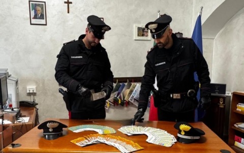Colpo in tabaccheria e inseguimento sulla provinciale: quattro arresti