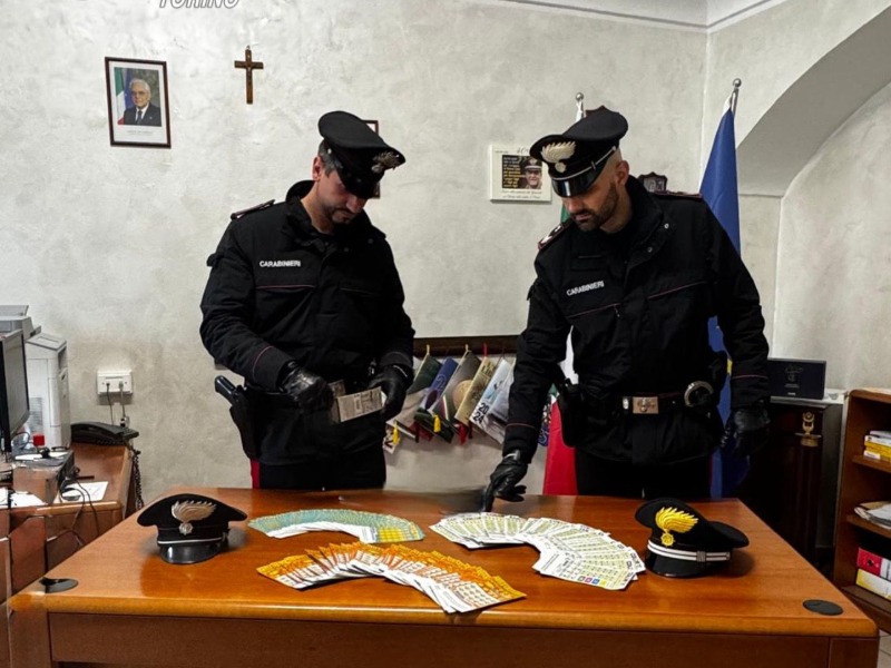 Colpo in tabaccheria e inseguimento sulla provinciale: quattro arresti