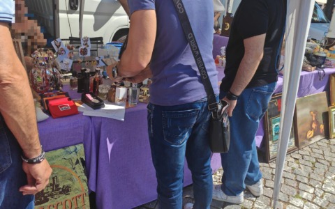 Blitz della Guardia di Finanza al Mercà d’la Tola: sequestrati profumi falsi