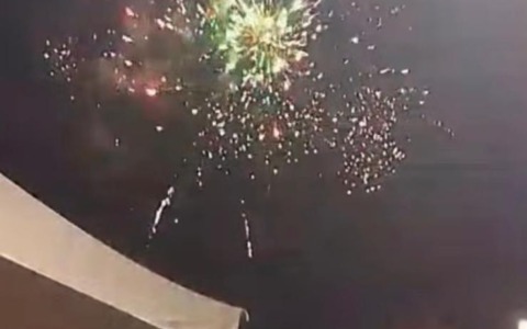 Malamovida: musica alta e fuochi artificiali davanti al Duomo