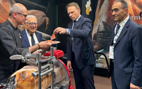 Prosciutto Crudo di Cuneo DOP riceve un plauso dal ministro Lollobrigida e dall’assessore Bongioanni