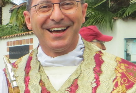 Rubati i manifesti funebri davanti alla chiesa di Arè
