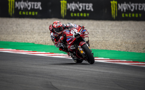 MotoGP, Pecco Bagnaia dodicesimo nelle libere. Oggi le qualifiche e la Sprint
