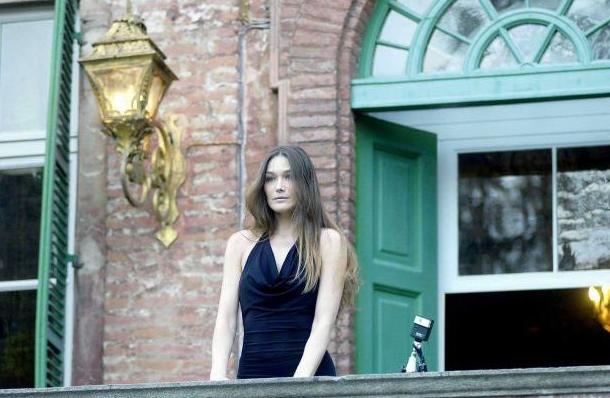 Carlà torna a casa: la Bruni in visita privata al Castello di Castagneto Po