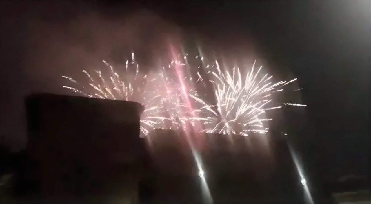 Fuochi d’artificio nella notte: scoppia  la polemica. L’amarezza del sindaco