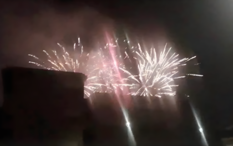 Fuochi d’artificio nella notte: scoppia  la polemica. L’amarezza del sindaco