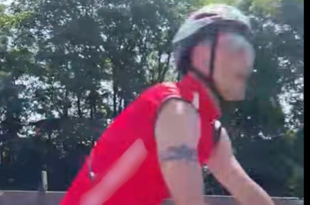 Ciclista sulla statale 11 Padana Superiore tra Chivasso e Torino: il video diventa virale