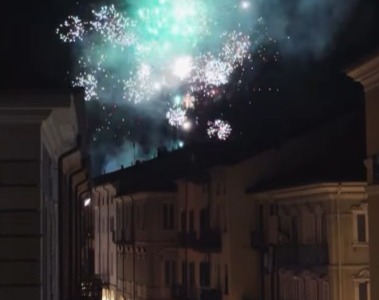 Malamovida, fuochi artificiali e musica a palla in piazza della Repubblica