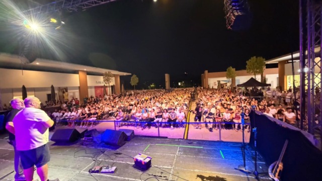 Comicità da sold out al Torino Outlet Village: grande successo per Gene Gnocchi, Scintilla e Vergassola