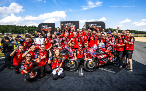 Francesco Bagnaia e il Ducati Lenovo Team vincono la Sprint a Brno