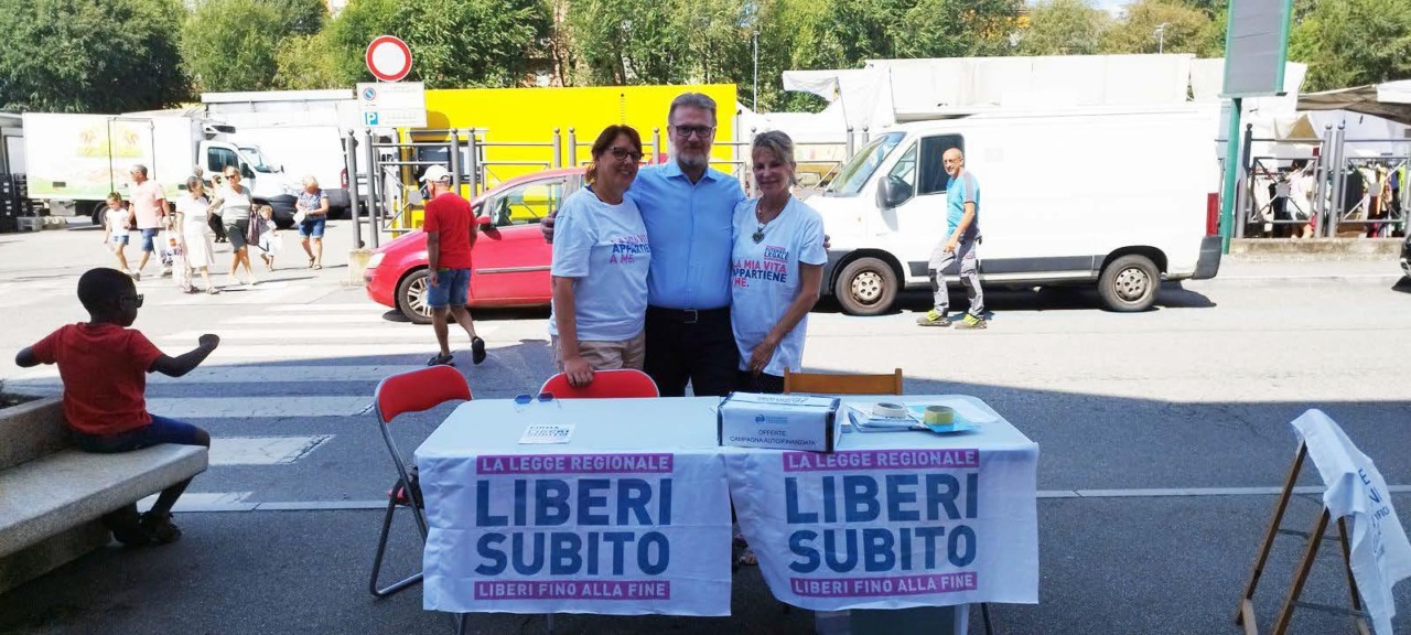 Fine vita, a Chivasso il banchetto di “Liberi Subito”: firme trasversali per un diritto che è di tutti