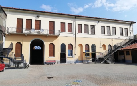 Caldo nelle scuole di Rondissone: la minoranza chiede condizionatori e ventilconvettori