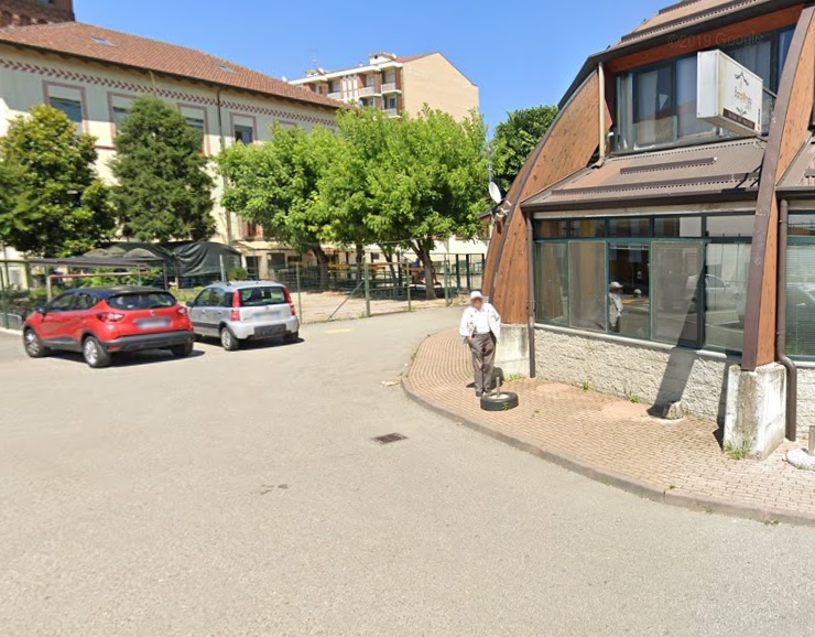 Bocciodromo chiuso, pensionati sotto al sole cocente
