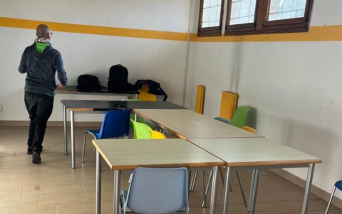 Senza un tetto ma… puliti: il Comune inaugura le docce solidali