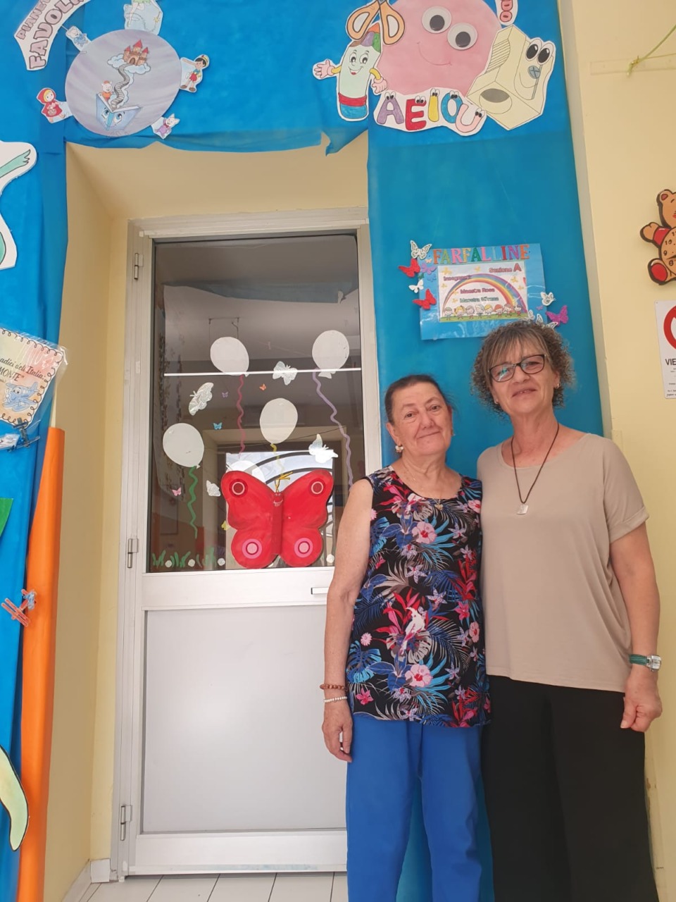 Rondissone, la maestra Rosa Brigante va in pensione: l’abbraccio della scuola