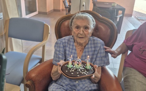 Festa alla RSA di Torrazza Piemonte: Augustine Piazzano spegne 101 candeline