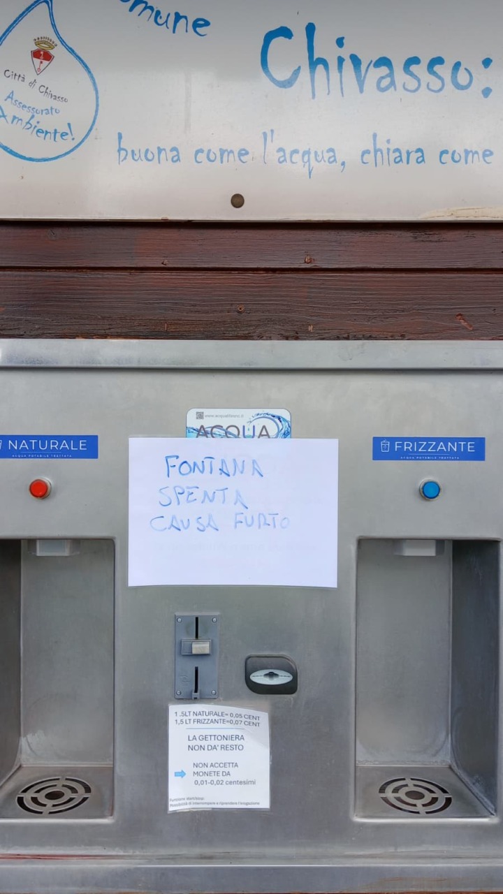 Casetta dell’acqua fuori servizio per “furto”