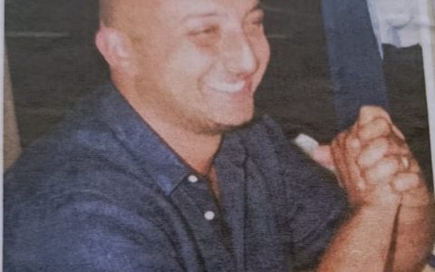 Chivasso piange Simone Dellapiana, storico volto del negozio Animal House