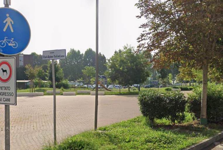 Allarme sicurezza a Chivasso: giovani extracomunitari accusati di furti e vandalismi al parco di viale Cavour