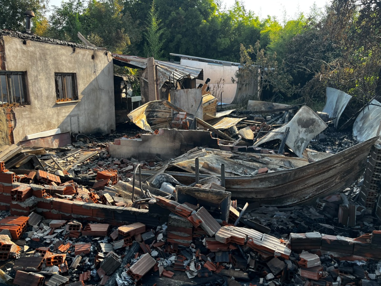 In fiamme le casette degli orti, si indaga sulle cause