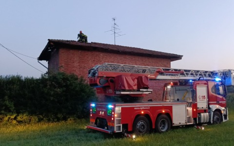 Incendio tetto a Verolengo: accende la stufa in estate e scoppia il rogo