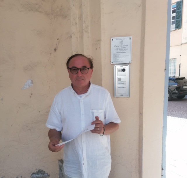 “Don Alberto deve restare qui”: consegnate in Curia oltre 1.000 firme
