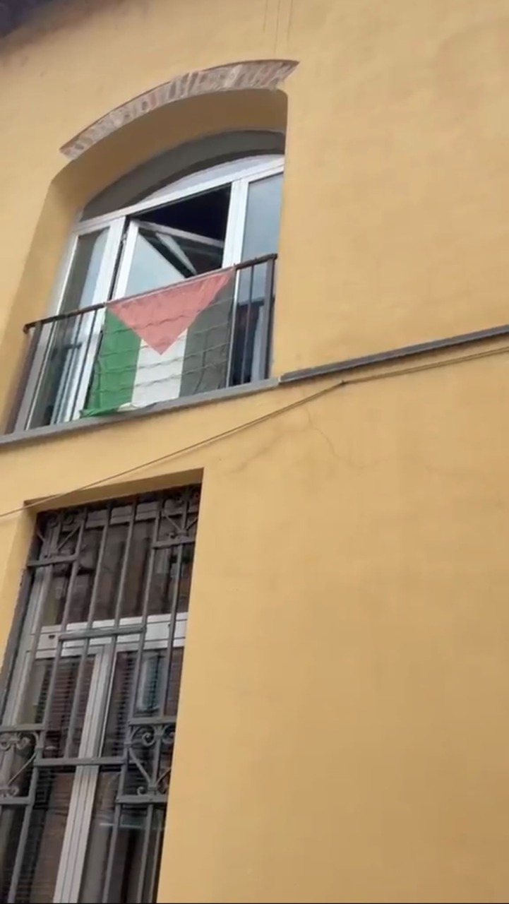 Chivasso, polemica sulla bandiera della Palestina a Palazzo Santa Chiara: Marta ne chiede la rimozione