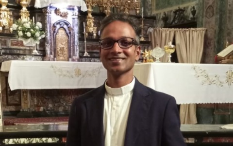 Tensione nella Diocesi d’Ivrea, don Kamal in rotta con don Davide