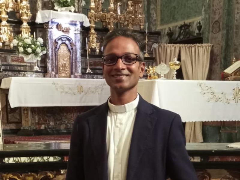 Tensione nella Diocesi d’Ivrea, don Kamal in rotta con don Davide