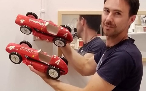 Dalla meccanica di precisione alla materia viva: celebrare la  bellezza e maestria automobilistica